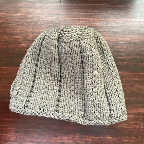 Grey knit Pom beanie - Picture 3 of 4